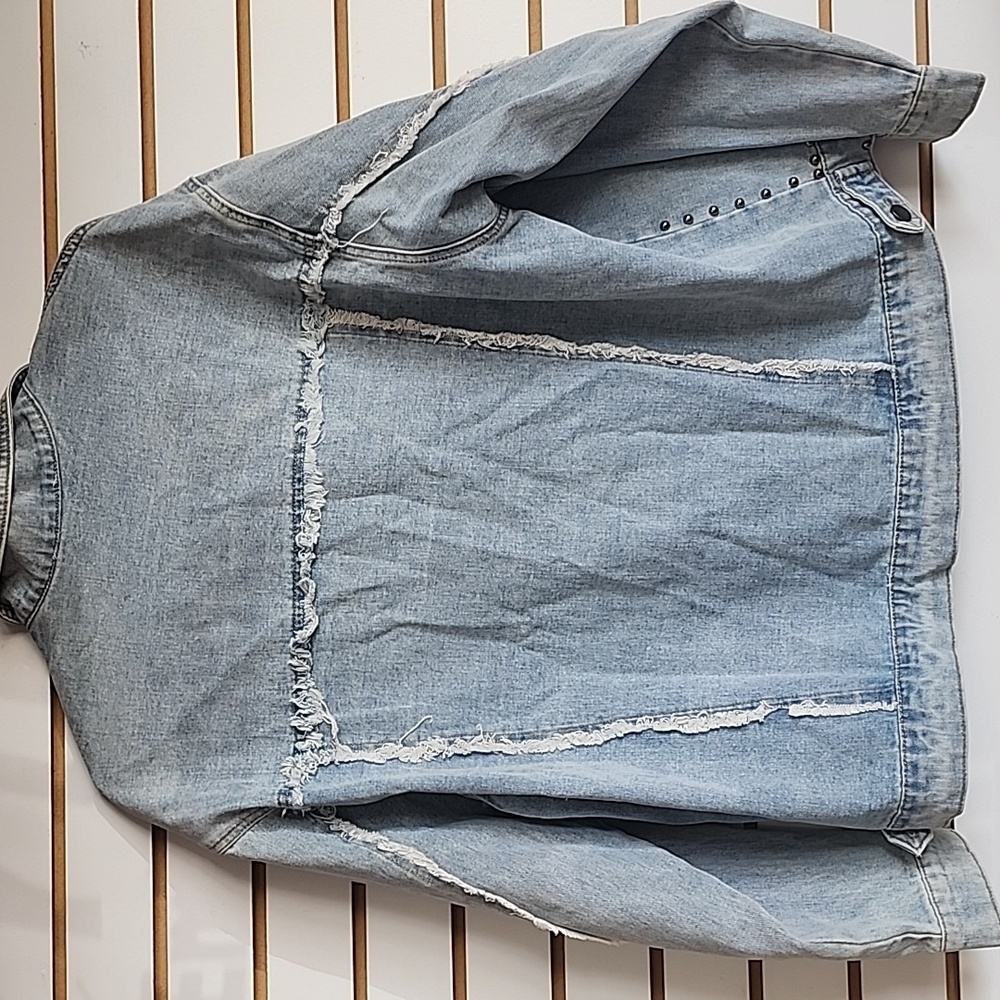 Savanna Jane Jean Jacket with Studs - Picture 4 of 5